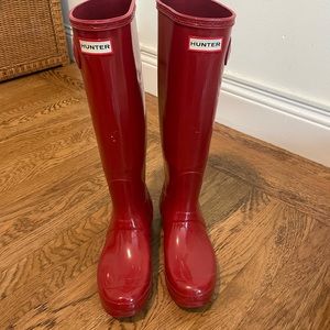 Tall Red Hunter rain boots, size 9